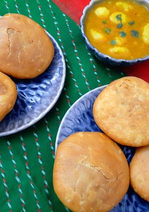 A picture of Khasta Urad Dal Kachoris.
