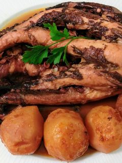 Una foto de Pulpo en salsa con patatas