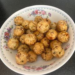 A picture of Mogo bhajiyas.