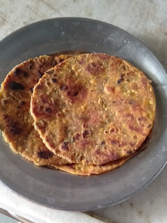 મેથી ના ઢેબરા(Methi Dhebra Recipe In Gujarati) રેસીપી મુખ્ય ફોટો