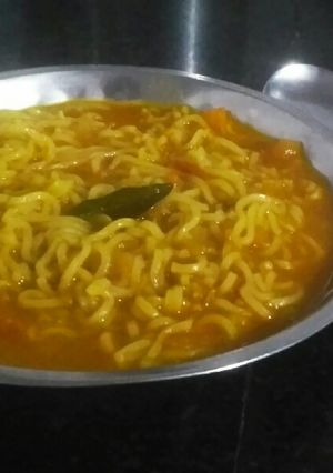 રસા વાળી મેગી (Rasa Vali Maggi Recipe In Gujarati) રેસીપી મુખ્ય ફોટો