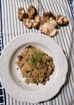 Foto di Quinoa con funghi shiitake e lenticchie rosse