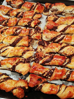 Una foto de Lazos de chocolate y cacahuetes