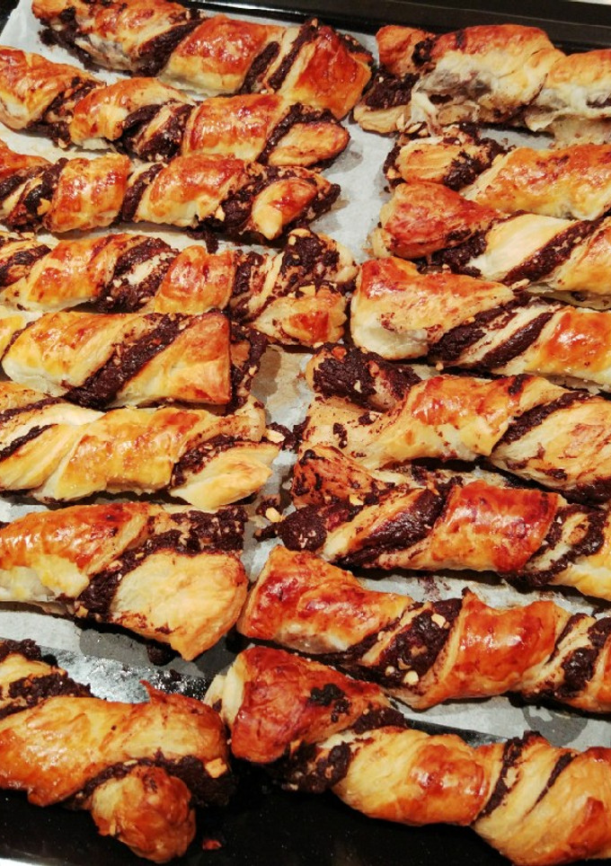 Una foto de Lazos de chocolate y cacahuetes