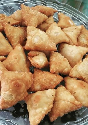 A picture of Mini moong dal samosa.