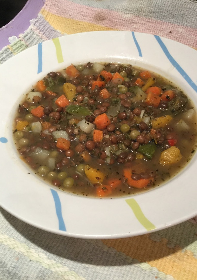 Una foto de Guiso de lentejas con verduritas súper express 🤗