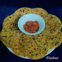 A picture of Gujarati Methi Thepla 🤤.