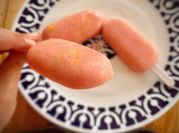 Una foto de helado de mango
