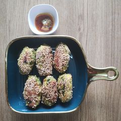 A picture of Leftover food rolls.