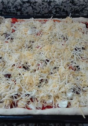 Una foto de Pizza ibérica con dos bordes de chorizo 😋
