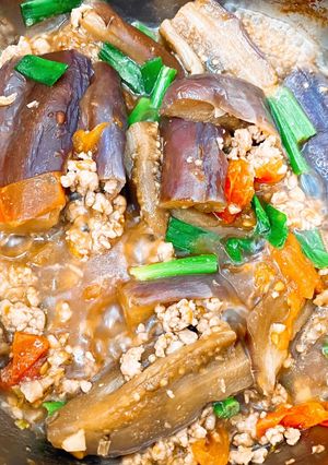 Hình của món Thịt băm om cà tím (Món này đưa cơm cho cả con nít lắm ah).