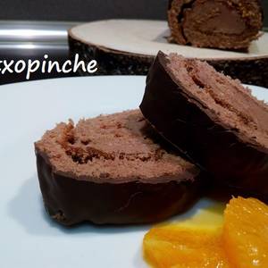 Brazo de gitano de chocolate con frosting sin gluten