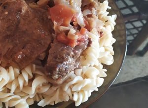 Una foto de Fusilli con Solomo de Res en Salsa