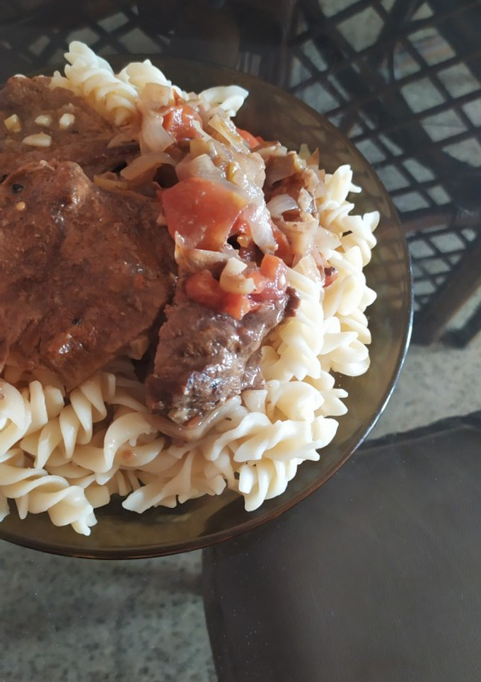 Una foto de Fusilli con Solomo de Res en Salsa
