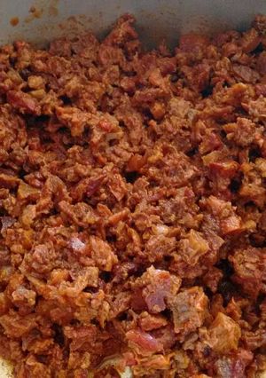 Una foto de Chicharrón prensado en chile guajillo. ॐ