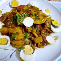 A picture of Chat pati Aloo ki bhujiya with ublay anday n roti 😋.