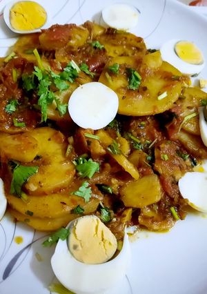 A picture of Chat pati Aloo ki bhujiya with ublay anday n roti 😋.