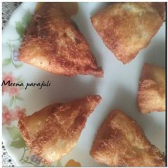 A picture of Bread samosa.