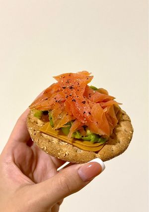燻鮭魚酪梨塔 的食譜成品照片
