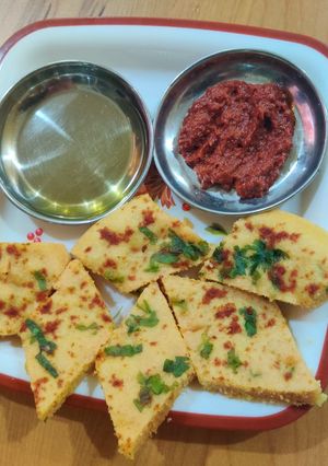 ખાટ્ટા ઢોકળાં (khatta dhokla recipe in Gujarati) રેસીપી મુખ્ય ફોટો