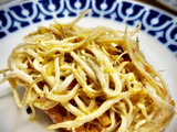 Tosta de angulas al ajillo