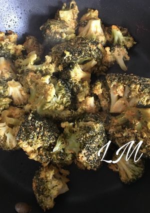Una foto de Brócolis a la oriental. “La receta favorita de los míos”