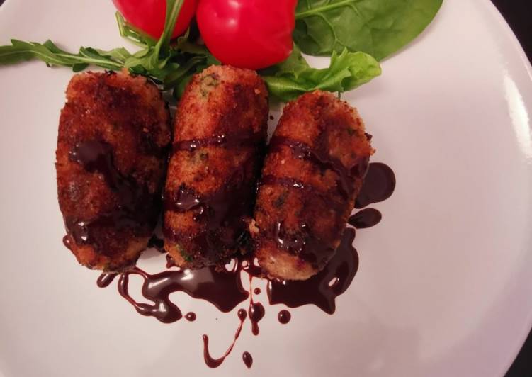 Duck croquettes w/chocolate spicy dipping sauce