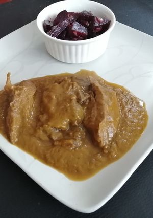 Una foto de Carne con salsa de callampas secas
