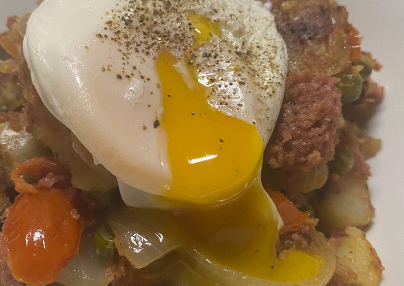 Spicy Corned Beef Hash with Poached Egg