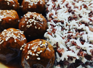 Foto di Polpette di fagioli rossi con salsa all'arancia