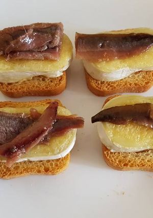 Una foto de Anchoas Queso Snack