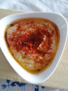Una foto de 9.Hummus tradicional