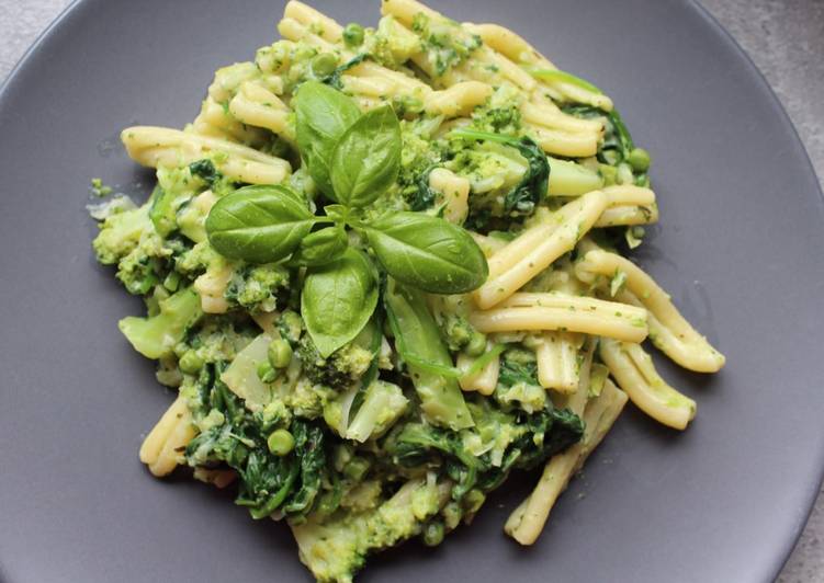 Step-by-Step Guide to Make Super Quick Homemade Creamy Green Leek &amp; Pea Pasta