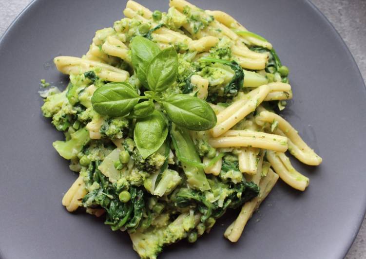 Steps to Prepare Any Night Of The Week Creamy Green Leek &amp; Pea Pasta