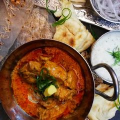A picture of Chicken makhni karahi.