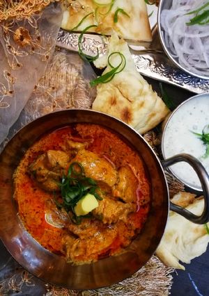 A picture of Chicken makhni karahi.