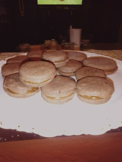 Una foto de Alfajores de chocolate fácil