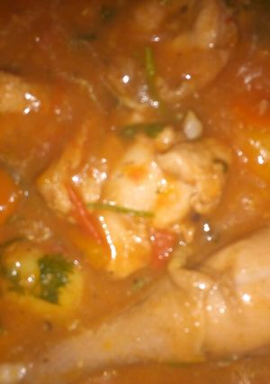 A picture of Chicken soup with groundnut.