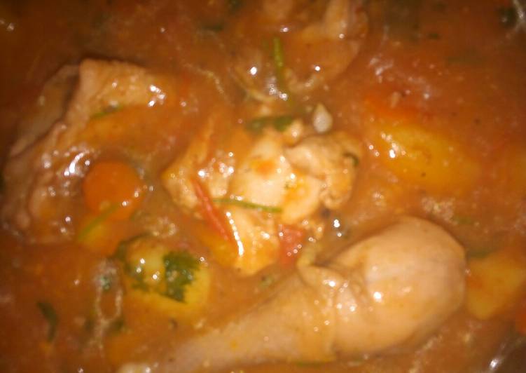 Chicken soup with groundnut