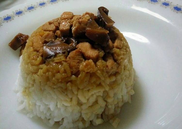 Cara Gampang Menyiapkan Nasi Tim Ayam Jamur, Sempurna