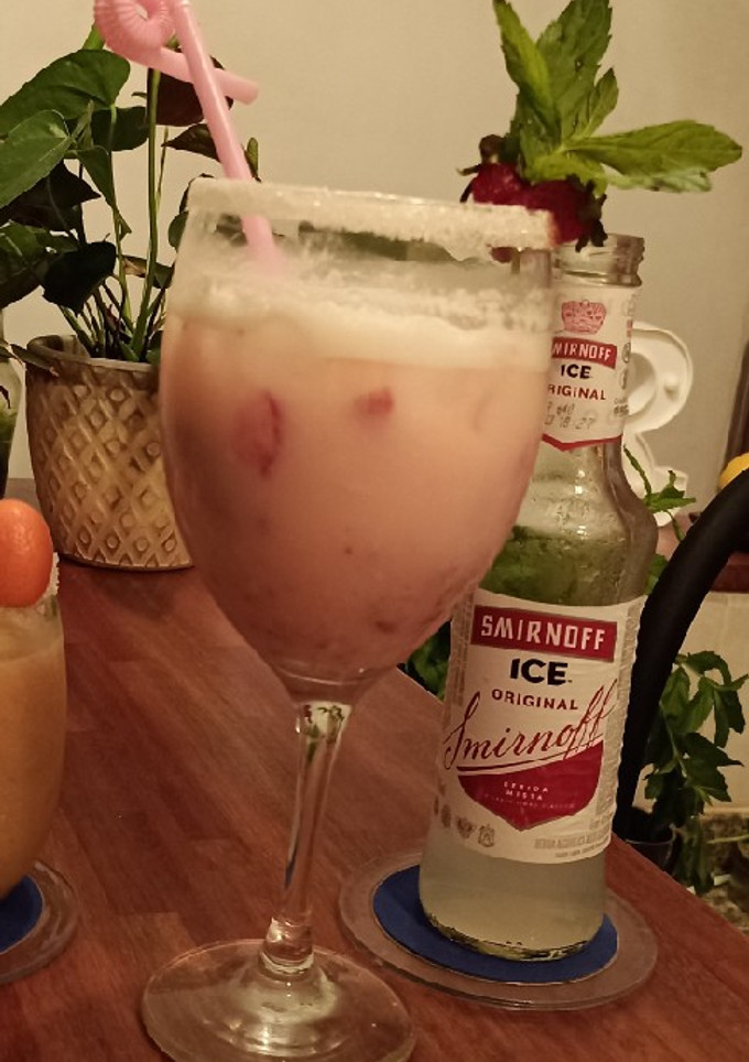 Una foto de Smirnoff ice Frutilla