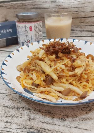小魚干XO醬炒泡麵 的食譜成品照片