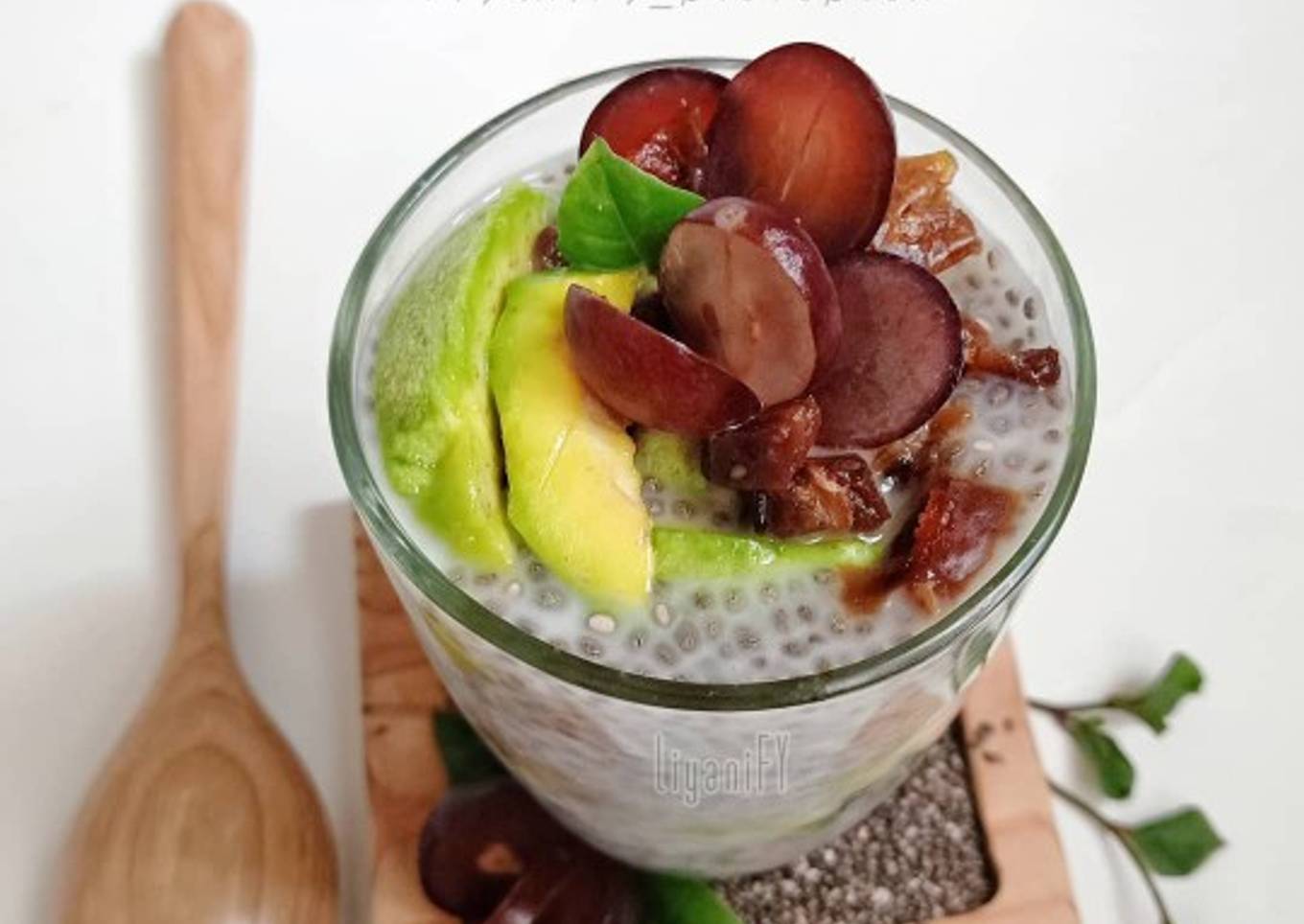 Avocado Date Chia Pudding