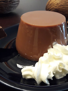 Una foto de Panna cotta de chocolate