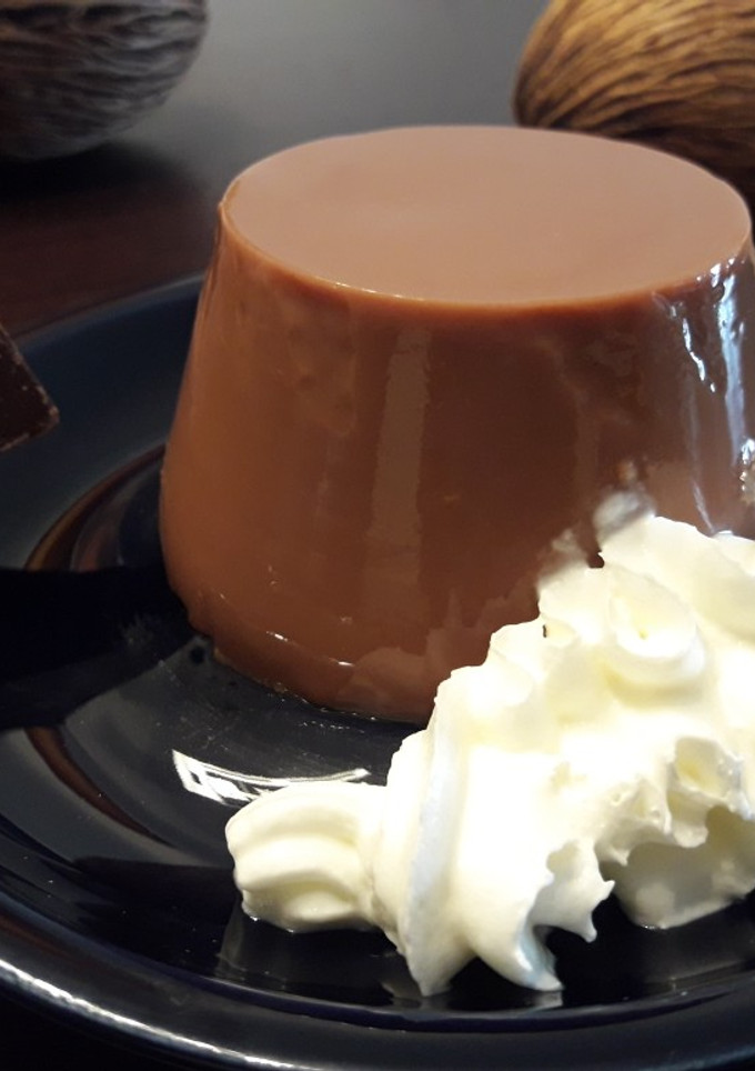 Una foto de Panna cotta de chocolate