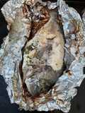 Dorades royales en papillote à l ail, citron et persil avec piments grillés