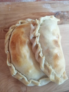 Una foto de Empanadas de pino con ají