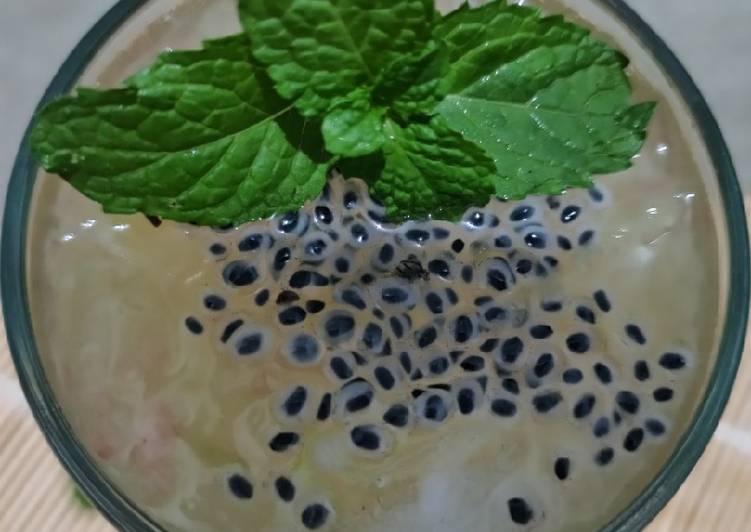 Cara Royal saat makan malamEs Kulit Semangka