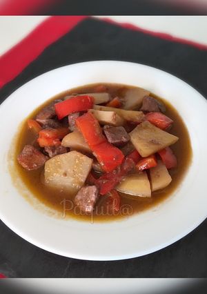 Foto principal de Lomo y patatas en caldo moreno 🐷🥔