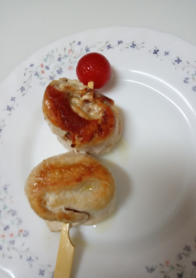 Una foto de Piruletas de jamón y pollo